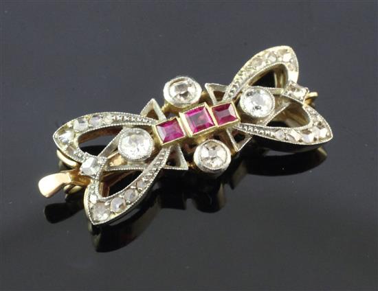 An Edwardian Belle Epoque gold, ruby and diamond set necklace clasp, 1.25in approx.